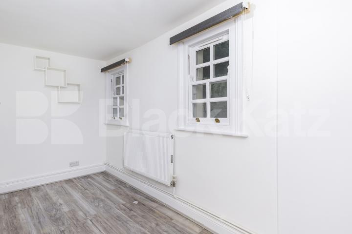 Newly painted two double bedroom flat with study near Regents Park and to tube! Cosway Street, Marylebone